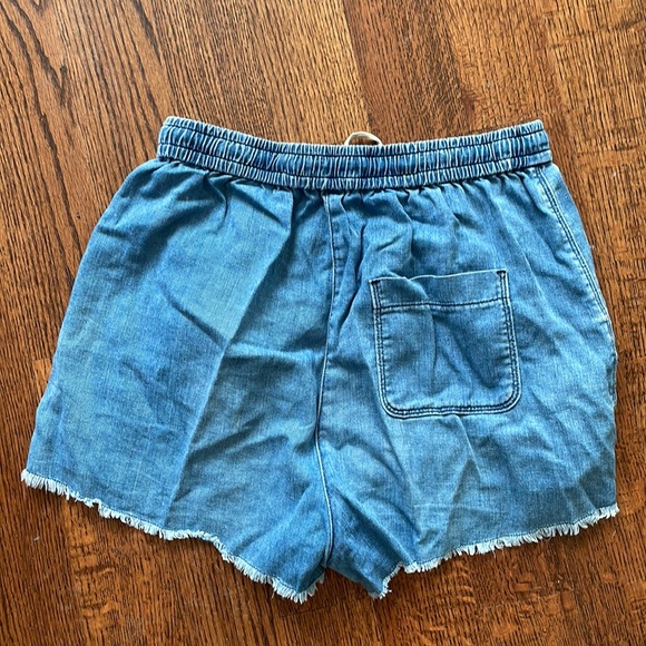 Aritzia Wilfred Shorts - Picture 2 of 3